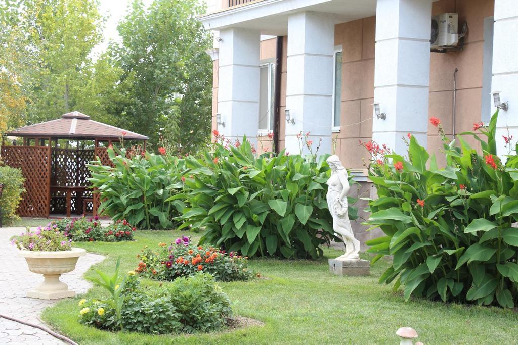 Rakhat Hotel Uralsk Exterior photo